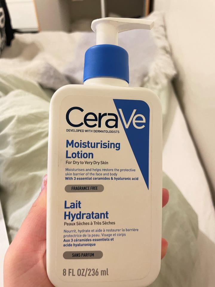 CeraVe Fragrance Free Moisturising Lotion, Dry To Very Dry Skin, 236ml